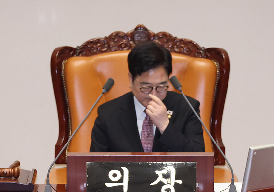 "민생 인질극" vs "전체주의 독재"…'7박8일 필버' 극한 대치