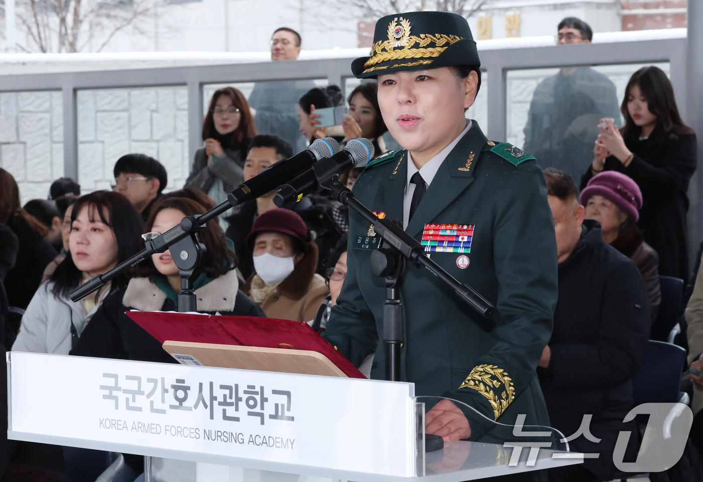 (대전=뉴스1) 김기태 기자 = 24일 대전 유성구 국군간호사관학교에서 열린 제70기 입학식에서 김윤주 학교장이 축사를 하고 있다.이날 입학한 신입생도 90명은 군과 국가 발전에 …