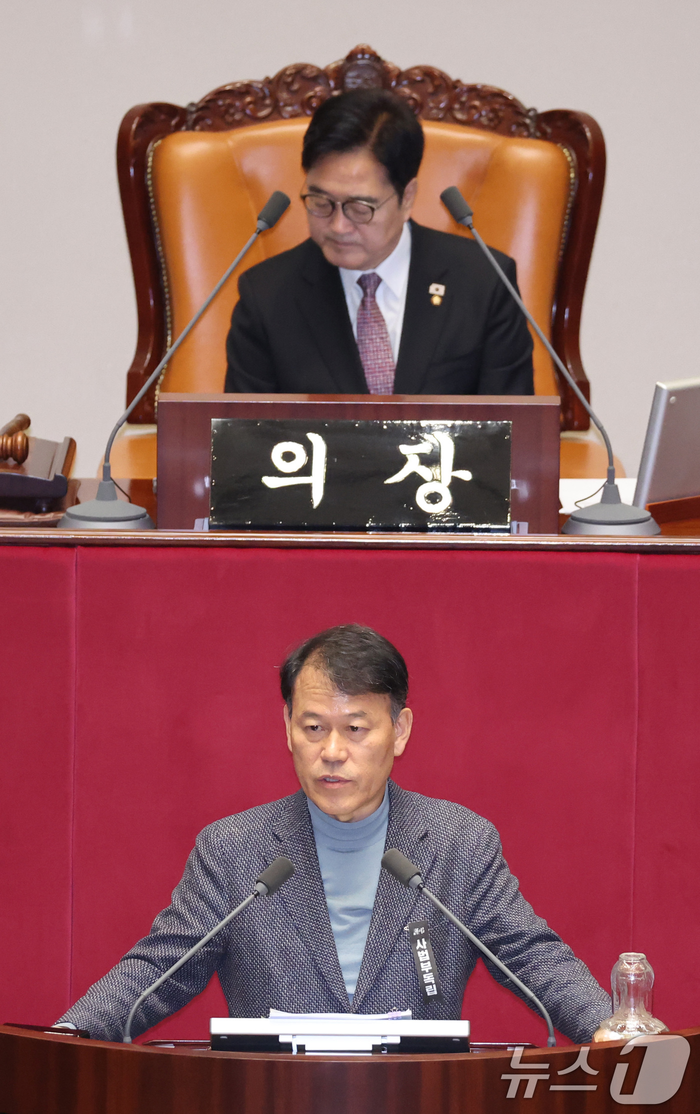 (서울=뉴스1) 신웅수 기자 = 윤한홍 국민의힘 의원이 24일 서울 여의도 국회에서 열린 제432회국회(임시회) 제8차 본회의에서 상법 일부개정법률안(대안)에 대한 무제한 토론(필 …