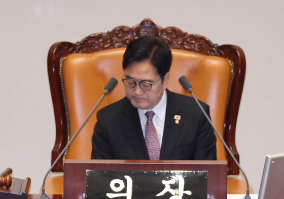 무제한 토론 돌입하는 윤한홍