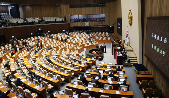與 "자본시장 선진화 가로막는 게 반시장"…野 "기업 살려달라"