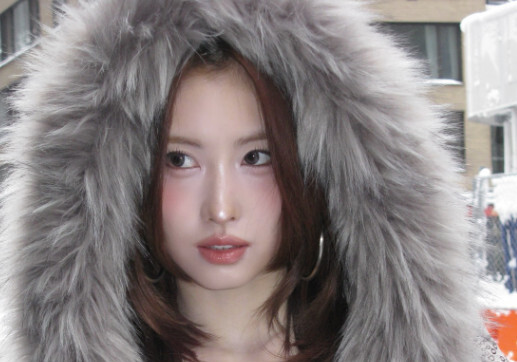 트와이스 모모, 눈밭 위 치골 드러낸 파격 패션…글래머 과시 [N샷]