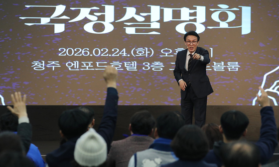 질문받는 김민석 총리