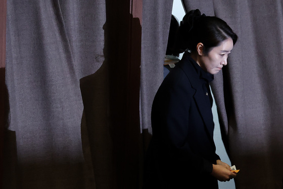 굳은 표정의 강선우