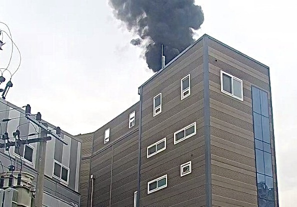 의왕 오전공업지역 공장 옥상서 화재…20여분 만에 초진