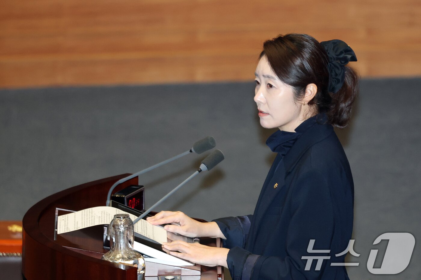 본문 이미지 - 공천헌금 의혹으로 구속영장이 청구된 강선우 무소속 의원이 지난달 24일 서울 여의도 국회에서 열린 제432회국회(임시회) 8차 본회의에서 신상발언하고 있다. 2026.2.24 ⓒ 뉴스1 이승배 기자