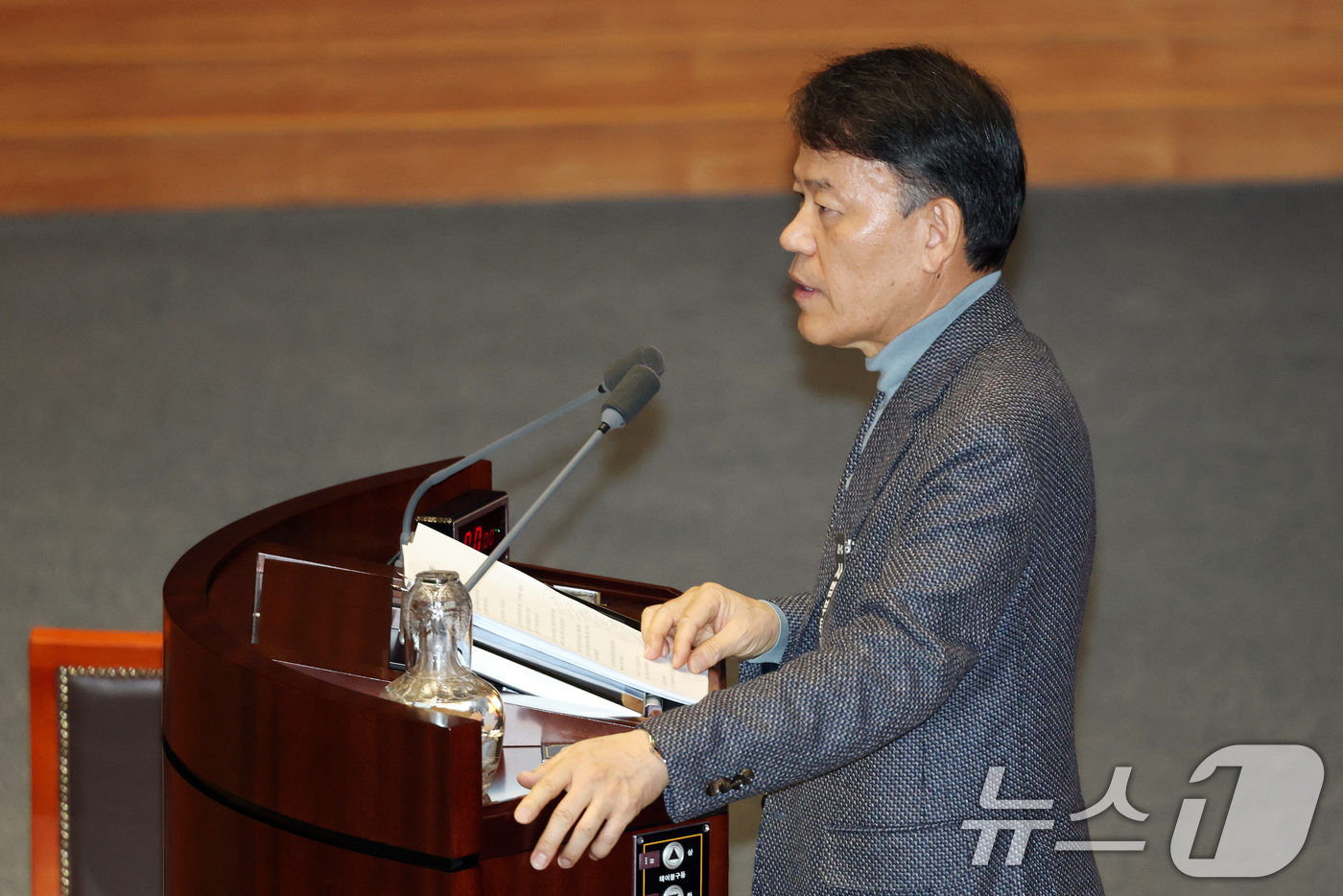 (서울=뉴스1) 이승배 기자 = 24일 서울 여의도 국회에서 열린 제432회국회(임시회) 8차 본회의에서 윤한홍 국민의힘 의원이 상법 일부개정법률안(대안)에 대한 무제한 토론(필리 …