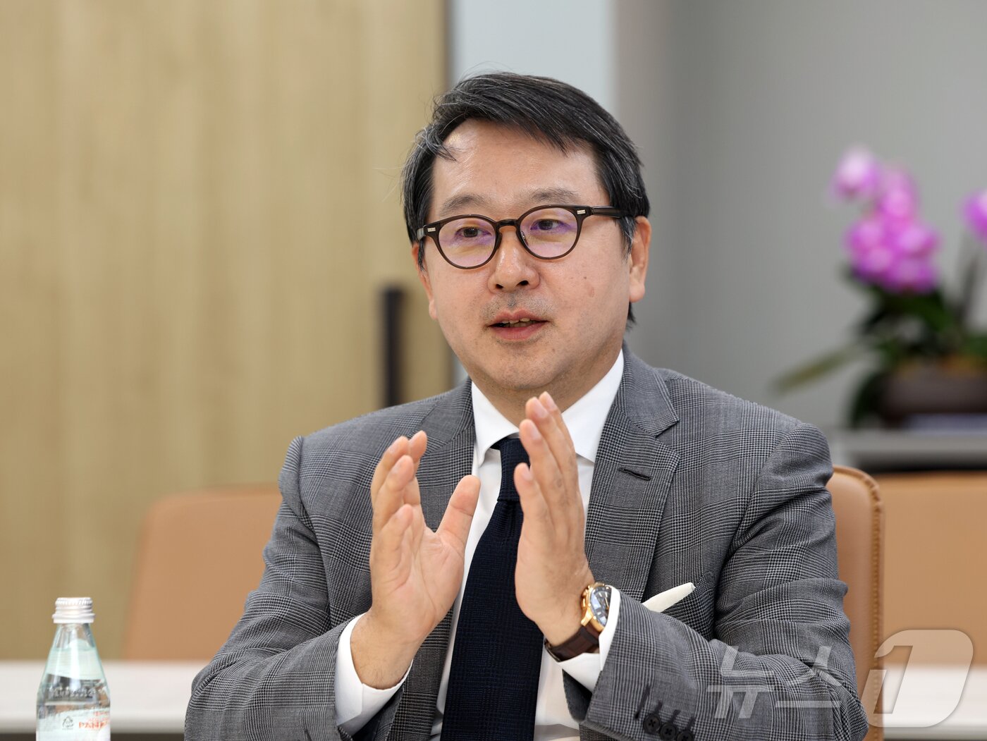 본문 이미지 - 김갑유 법무법인 피터앤김 대표 변호사가 24일 오후 서울 강남구 피터앤김 사무실에서 뉴스1과 인터뷰를 하고 있다. ⓒ 뉴스1 황기선 기자