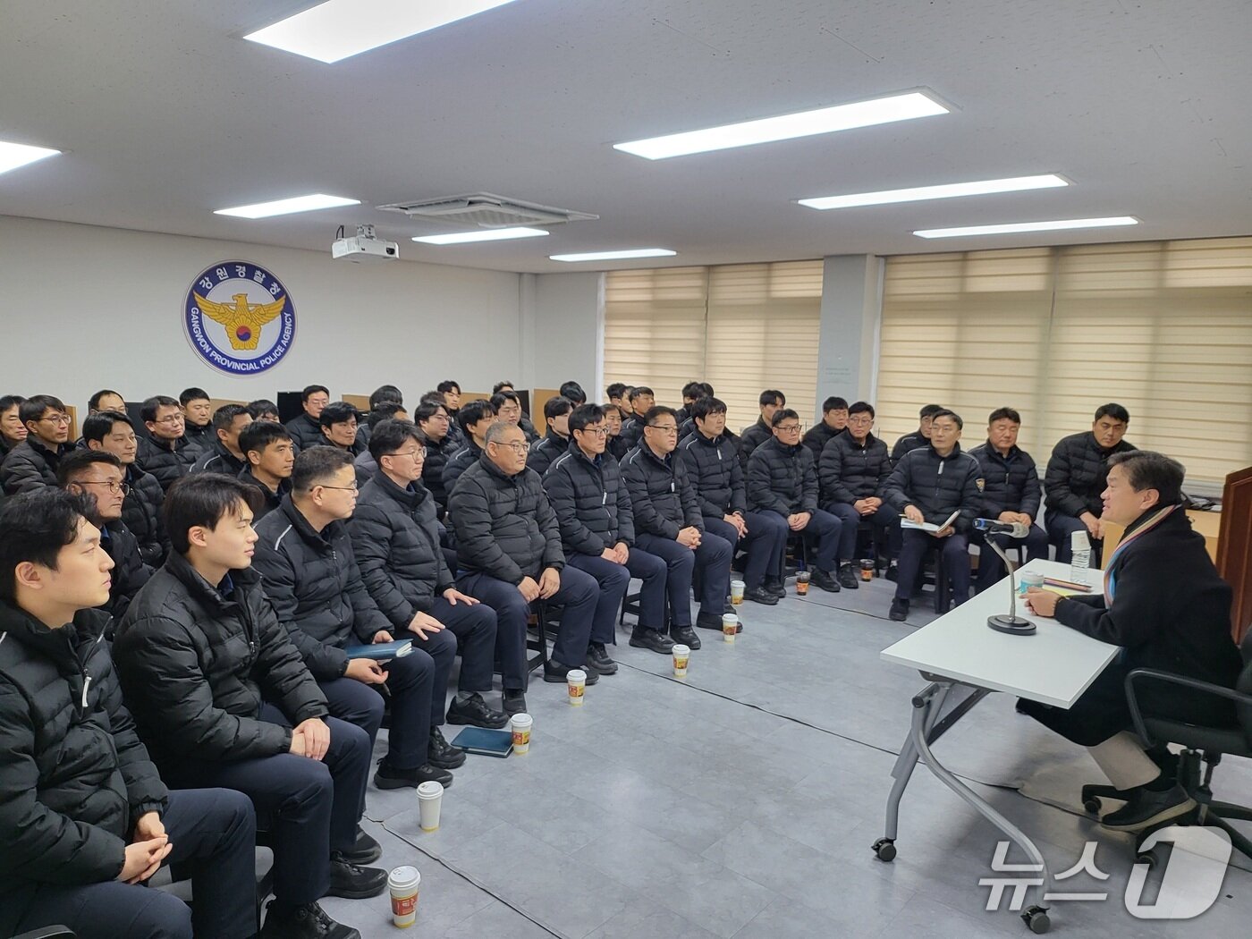 본문 이미지 - 최현석 강원경찰청장은 24일 양양군 소재 제3기동대를 찾아 민생치안 신규 전입 직원을 격려했다.(강원경찰청 제공. 재판매 및 DB금지)/뉴스1