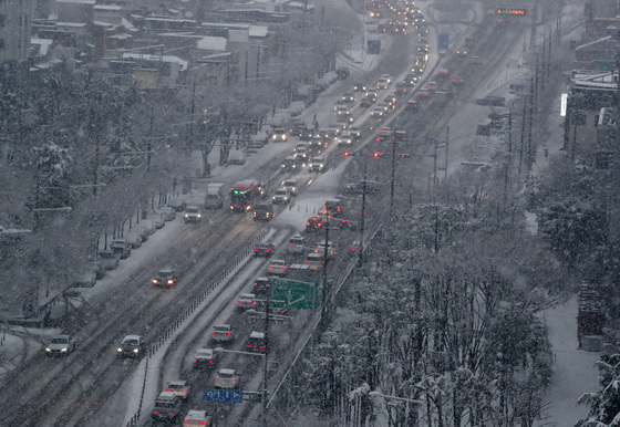 손보사, 작년 보험손익 '쇼크'…올해 판매 경쟁 대신 '예실차 관리' 총력