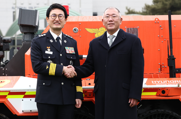 '800도 불길' 뚫는 소방로봇 기증…정의선 "안전의 가치 함께 실현"