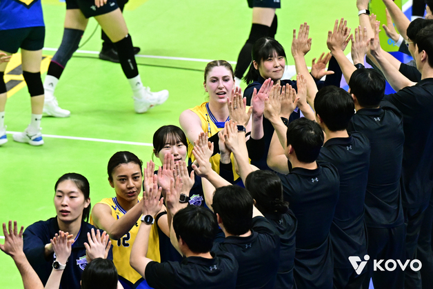 현대건설, 선두 도로공사 꺾고 2점 차 추격…KB는 3위 지키기