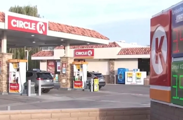 손님이 계산 않고 간 복권…'185억 1등 매장' 편의점 직원 "내가 샀다" 주장