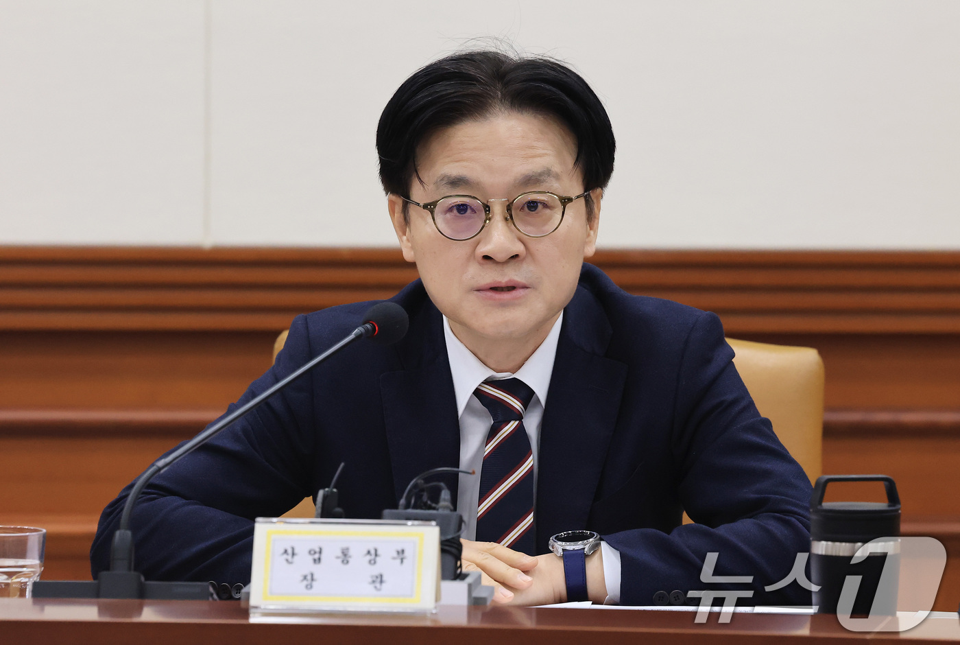 (서울=뉴스1) 임세영 기자 = 김정관 산업통상부 장관이 25일 서울 종로구 정부서울청사에서 열린 경제관계장관회의 겸 산업경쟁력강화 관계장관회의에서 발언을 하고 있다. 2026.2 …