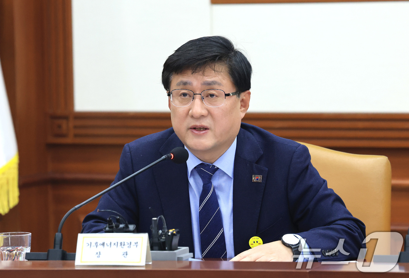 (서울=뉴스1) 임세영 기자 = 김성환 기후에너지환경부 장관이 25일 서울 종로구 정부서울청사에서 열린 경제관계장관회의 겸 산업경쟁력강화 관계장관회의에서 발언을 하고 있다. 202 …