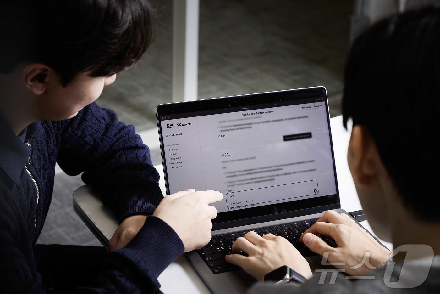 (서울=뉴스1) = SK텔레콤은 자체 개발한 인공지능 모델 ‘A.X K1(에이닷엑스 케이원)’의 안전성과 신뢰성을 검증하기 위해, 세계 최대 모바일 박람회 'MWC26' 기간 중 …