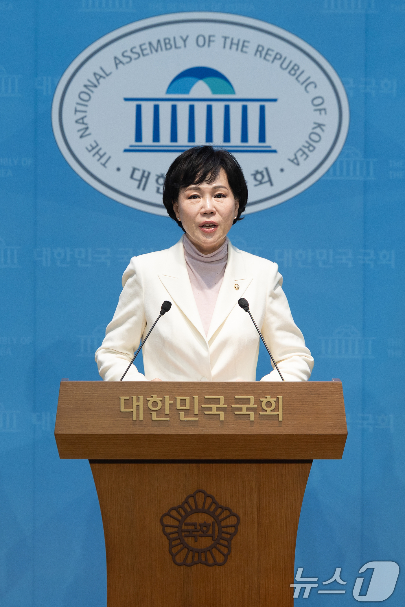 (서울=뉴스1) 이승배 기자 = 전현희 더불어민주당 서울시장 예비후보자가 25일 서울 여의도 국회 소통관에서 서울형 제4 이동통신사 설립 등 통신과 기술에 대한 정책 공약 기자회견 …