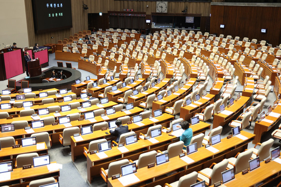'자사주 의무소각' 3차 상법 개정안, 與주도 본회의 통과…1년내 소각