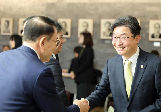 생산적 금융 대전환 회의 참석한 이억원 금융위원장