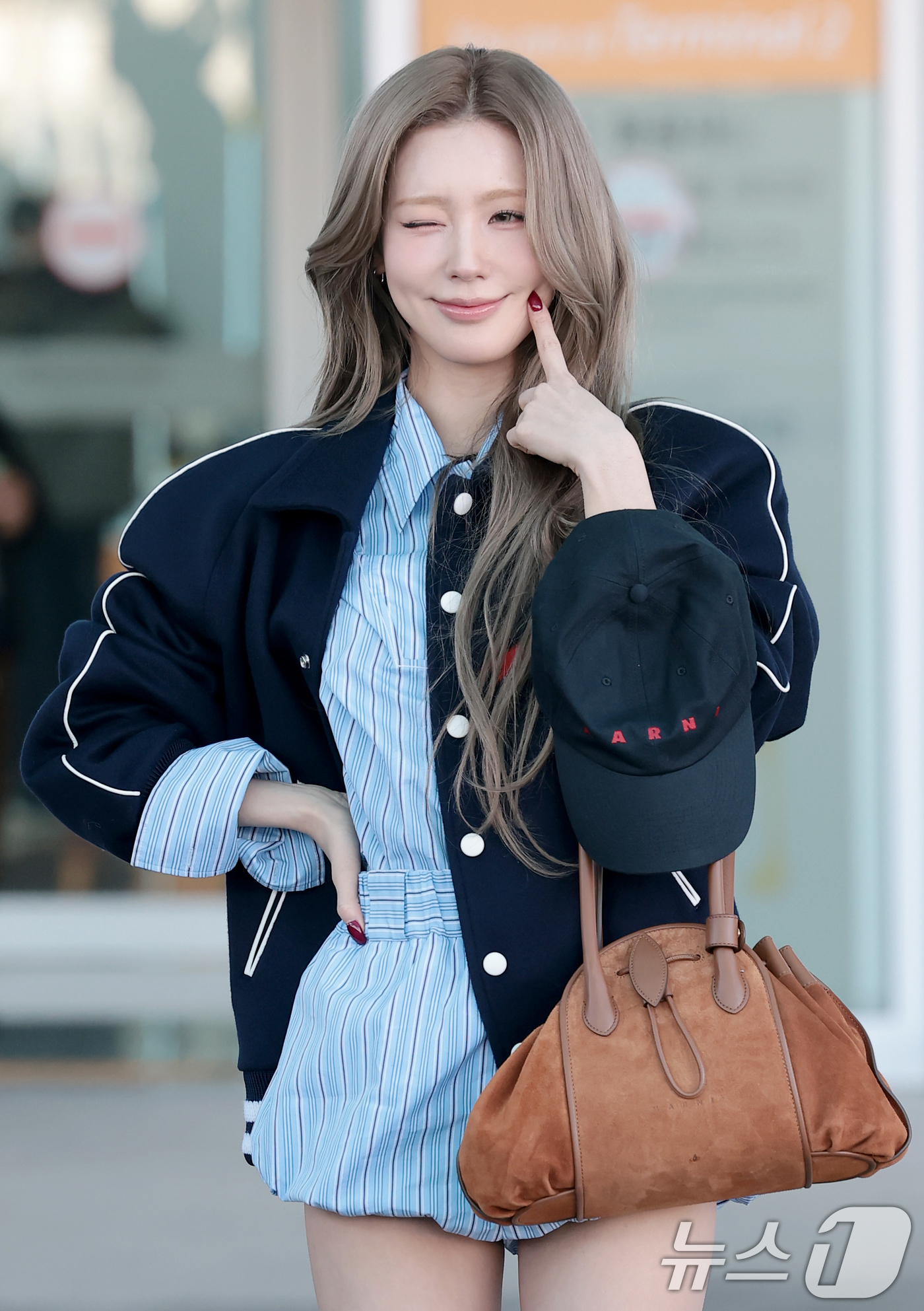 (인천공항=뉴스1) 권현진 기자 = 아이들 미연이 해외 일정을 위해 25일 오전 인천국제공항을 통해 이탈리아 밀라노로 출국하고 있다. 2026.2.25/뉴스1