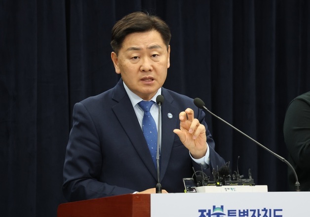 직원들에게 편지 쓴 김관영 전북지사 "꽃이 진 자리에 푸른 잎 자랄 것"