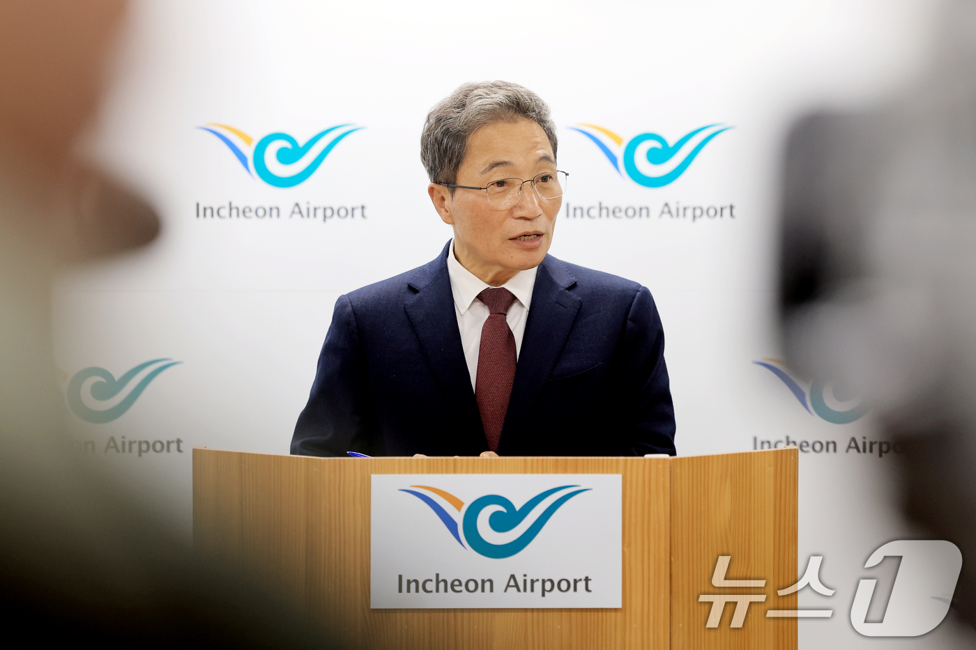 (인천공항=뉴스1) 이호윤 기자 = 이학재 인천국제공항공사 사장이 25일 인천공항 제1여객터미널 기자실에서 기자간담회를 갖고 있다. 이학재 사장은 이번 기자간담회를 통해 지방선거 …