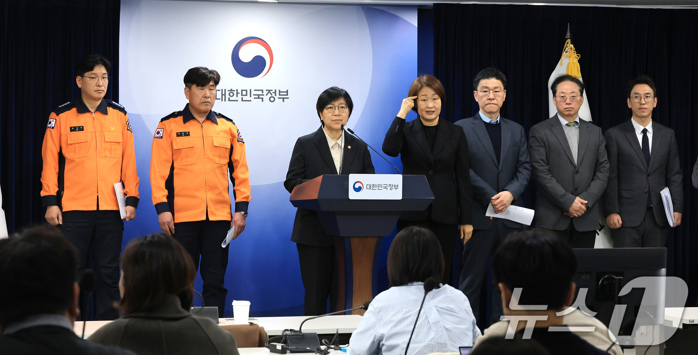 (서울=뉴스1) 임세영 기자 = 정은경 보건복지부 장관이 25일 서울 종로구 정부서울청사에서 응급환자 이송체계 혁신 시범사업 관련 브리핑을 하고 있다. 2026.2.25/뉴스1