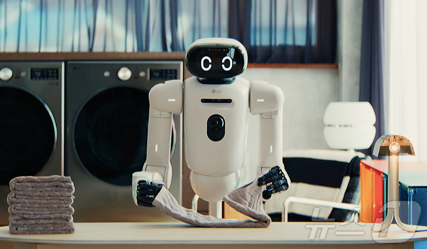 (서울=뉴스1) = LG전자가 iF 디자인 어워드 2026에서 홈로봇 '클로이드'를 포함 총 26개의 본상을 수상했다고 25일 밝혔다. 사진은 iF 디자인 어워드 2026에서 본상 …