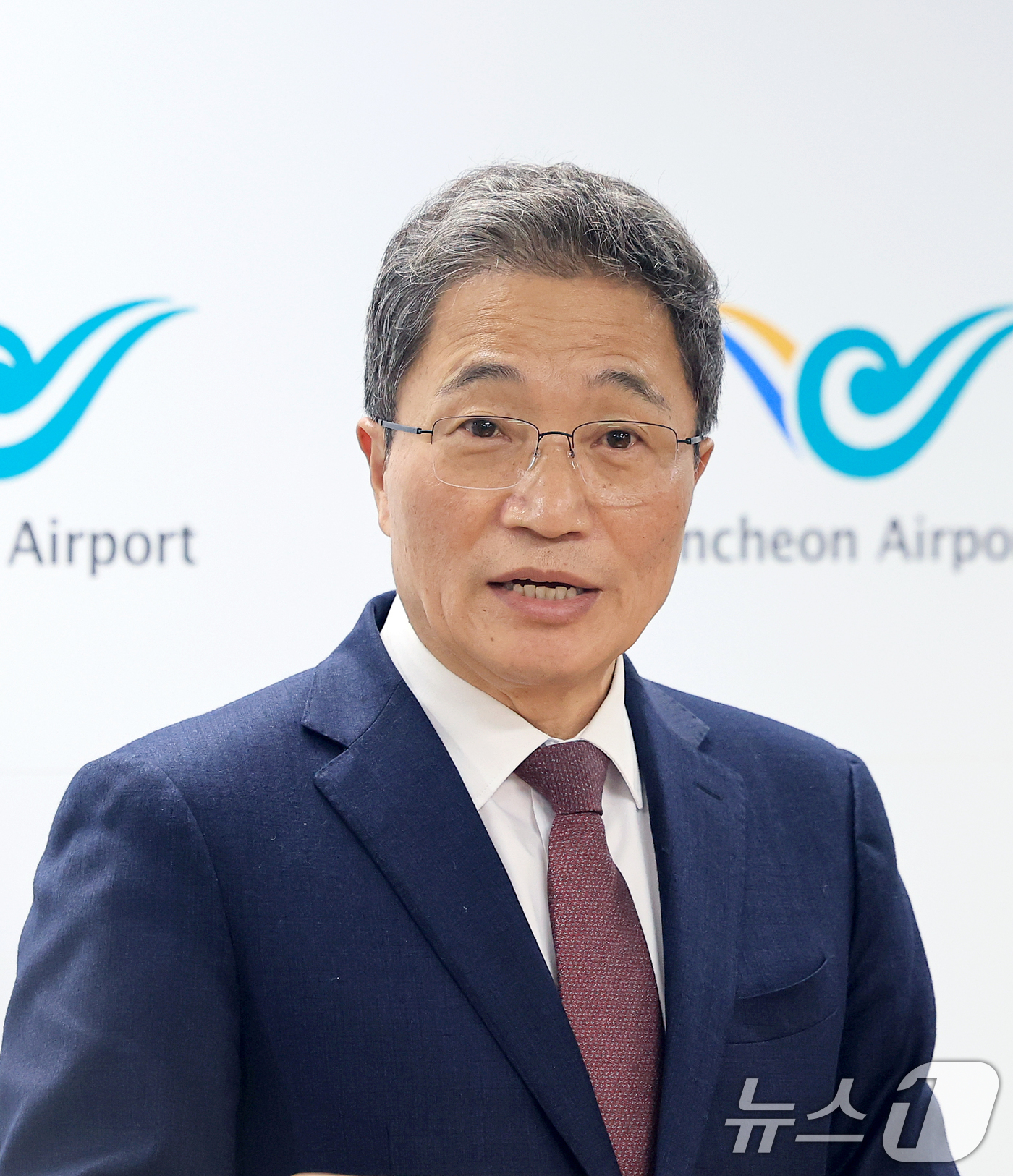 (인천공항=뉴스1) 이호윤 기자 = 이학재 인천국제공항공사 사장이 25일 인천공항 제1여객터미널 기자실에서 기자간담회를 갖고 있다. 이학재 사장은 이번 기자간담회를 통해 지방선거 …
