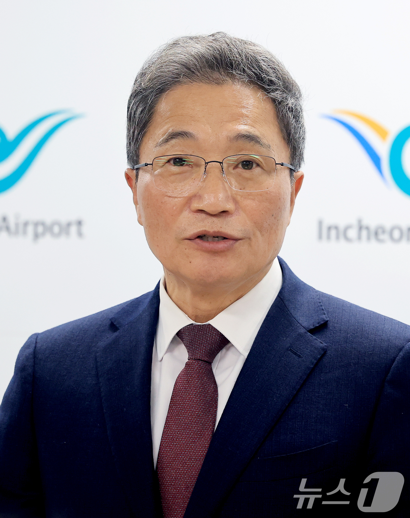 (인천공항=뉴스1) 이호윤 기자 = 이학재 인천국제공항공사 사장이 25일 인천공항 제1여객터미널 기자실에서 기자간담회를 갖고 있다. 이학재 사장은 이번 기자간담회를 통해 지방선거 …