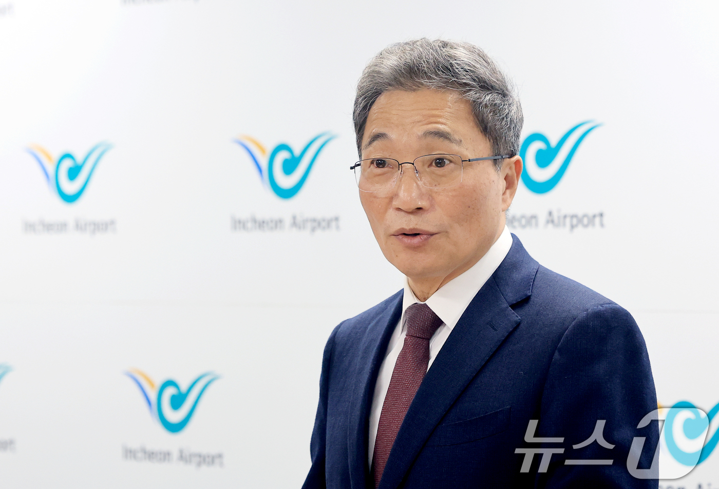 (인천공항=뉴스1) 이호윤 기자 = 이학재 인천국제공항공사 사장이 25일 인천공항 제1여객터미널 기자실에서 기자간담회를 갖고 있다. 이학재 사장은 이번 기자간담회를 통해 지방선거 …