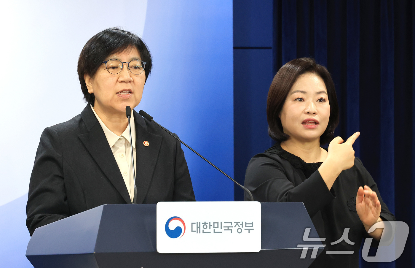 (서울=뉴스1) 임세영 기자 = 정은경 보건복지부 장관이 25일 서울 종로구 정부서울청사에서 응급환자 이송체계 혁신 시범사업 관련 브리핑을 하고 있다. 2026.2.25/뉴스1