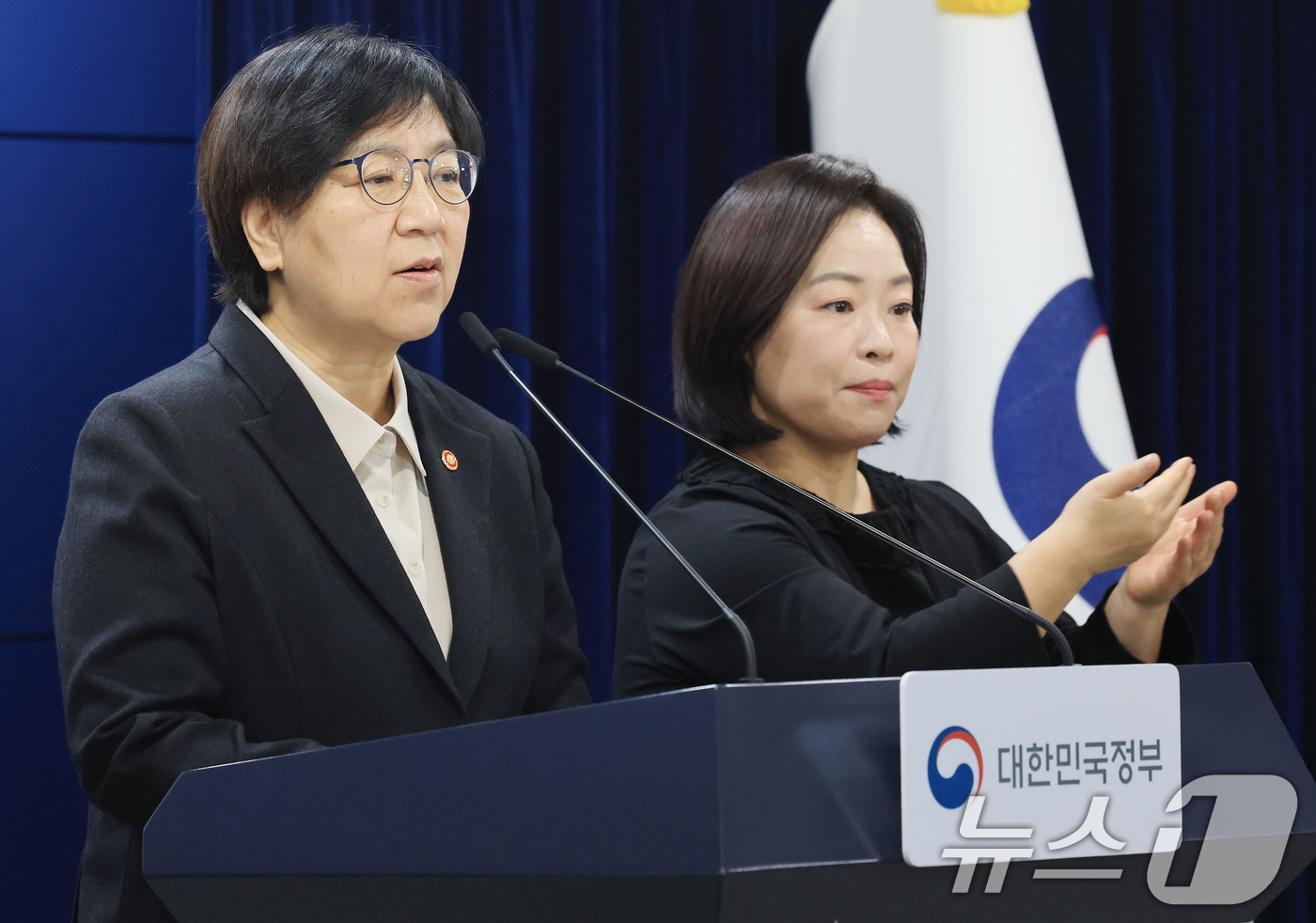 (서울=뉴스1) 임세영 기자 = 정은경 보건복지부 장관이 25일 서울 종로구 정부서울청사에서 응급환자 이송체계 혁신 시범사업 관련 브리핑을 하고 있다. 2026.2.25/뉴스1