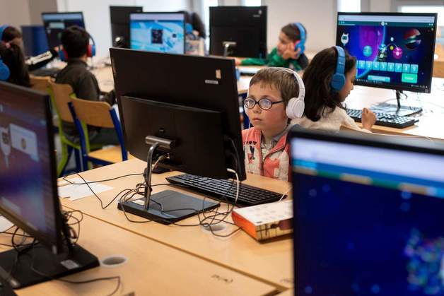 美10대 60% "또래들 AI 부정행위 흔해"…절반은 "AI로 공부"