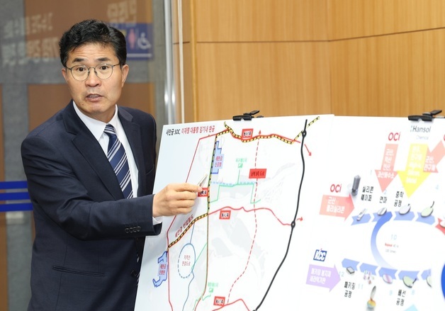 질의에 답변하는 이원택 의원