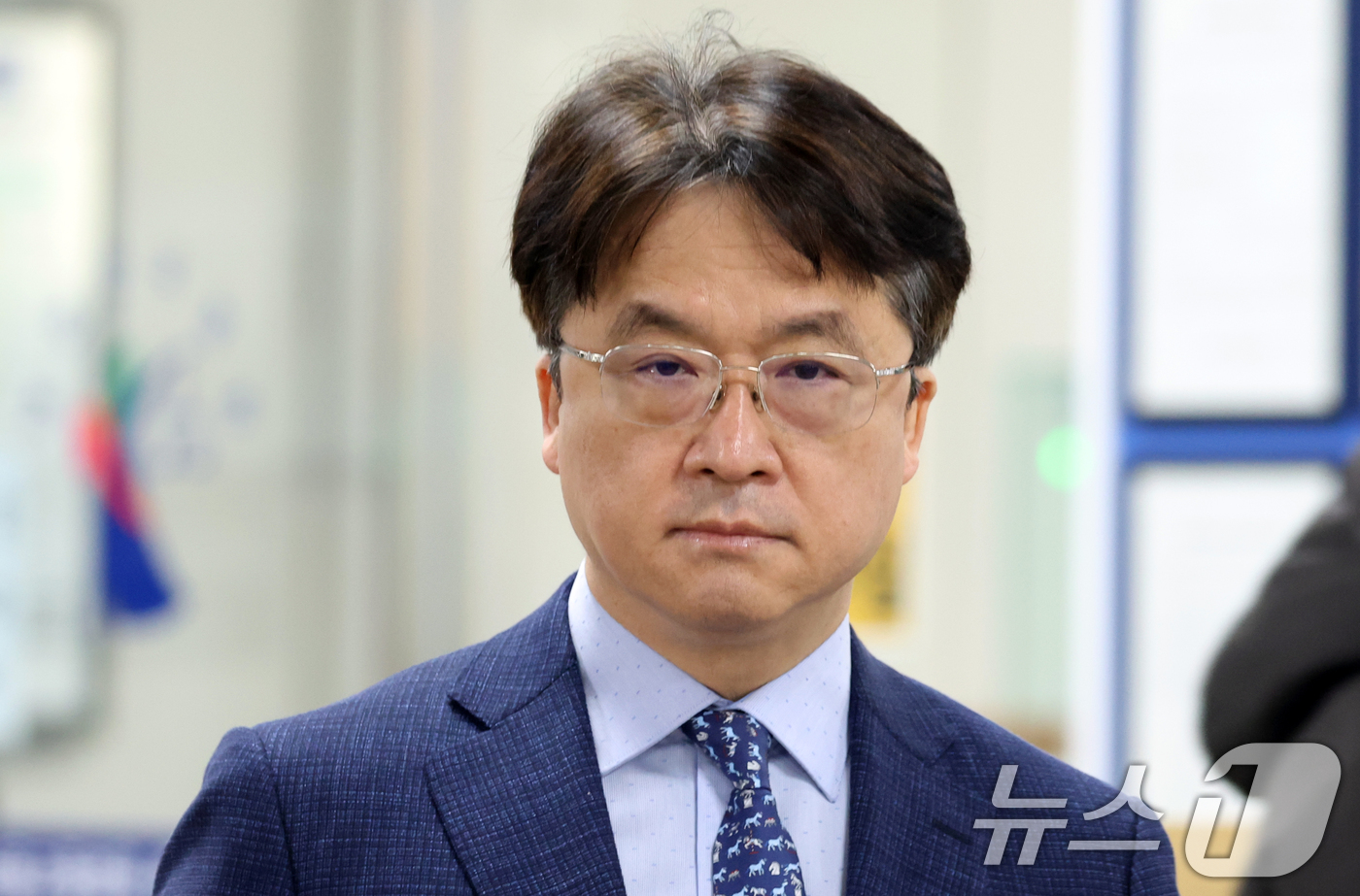 (서울=뉴스1) 김명섭 기자 = 박현종 전 bhc 회장이 25일 서울 서초구 중앙지법에서  '60억원대 배임횡령'  특정경제범죄가중처벌등에관한법률위반 협의로 공판에 출석하고 있다. …