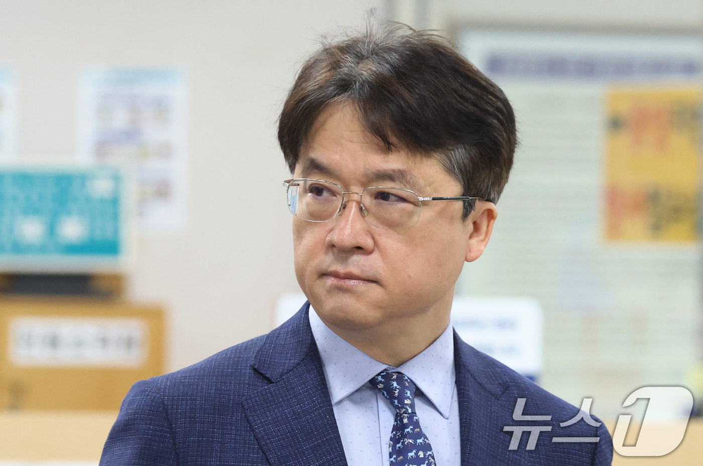 (서울=뉴스1) 김명섭 기자 = 박현종 전 bhc 회장이 25일 서울 서초구 중앙지법에서  '60억원대 배임횡령'  특정경제범죄가중처벌등에관한법률위반 협의로 공판에 출석하고 있다. …