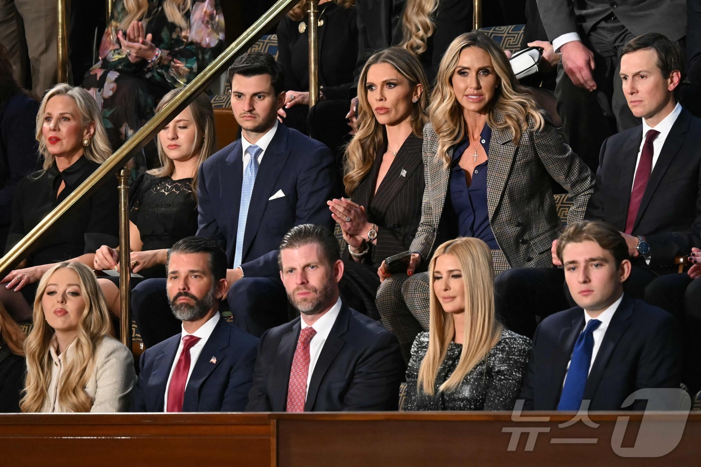 (워싱턴DC AFP=뉴스1) 이정환 기자 = (앞줄 왼쪽부터) 도널드 트럼프 미국 대통령의 자녀 티파니 트럼프, 도널드 트럼프 주니어, 에릭 트럼프, 이방카 트럼프, 배런 트럼프가 …