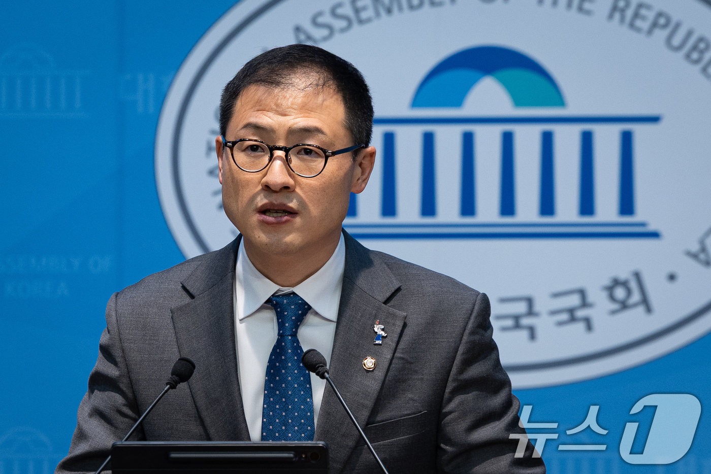 (서울=뉴스1) 유승관 기자 = 김상욱 더불어민주당 의원이 25일 서울 여의도 국회 소통관에서 울산시장 출마 선언 기자회견을 하고 있다. 2026.2.25/뉴스1