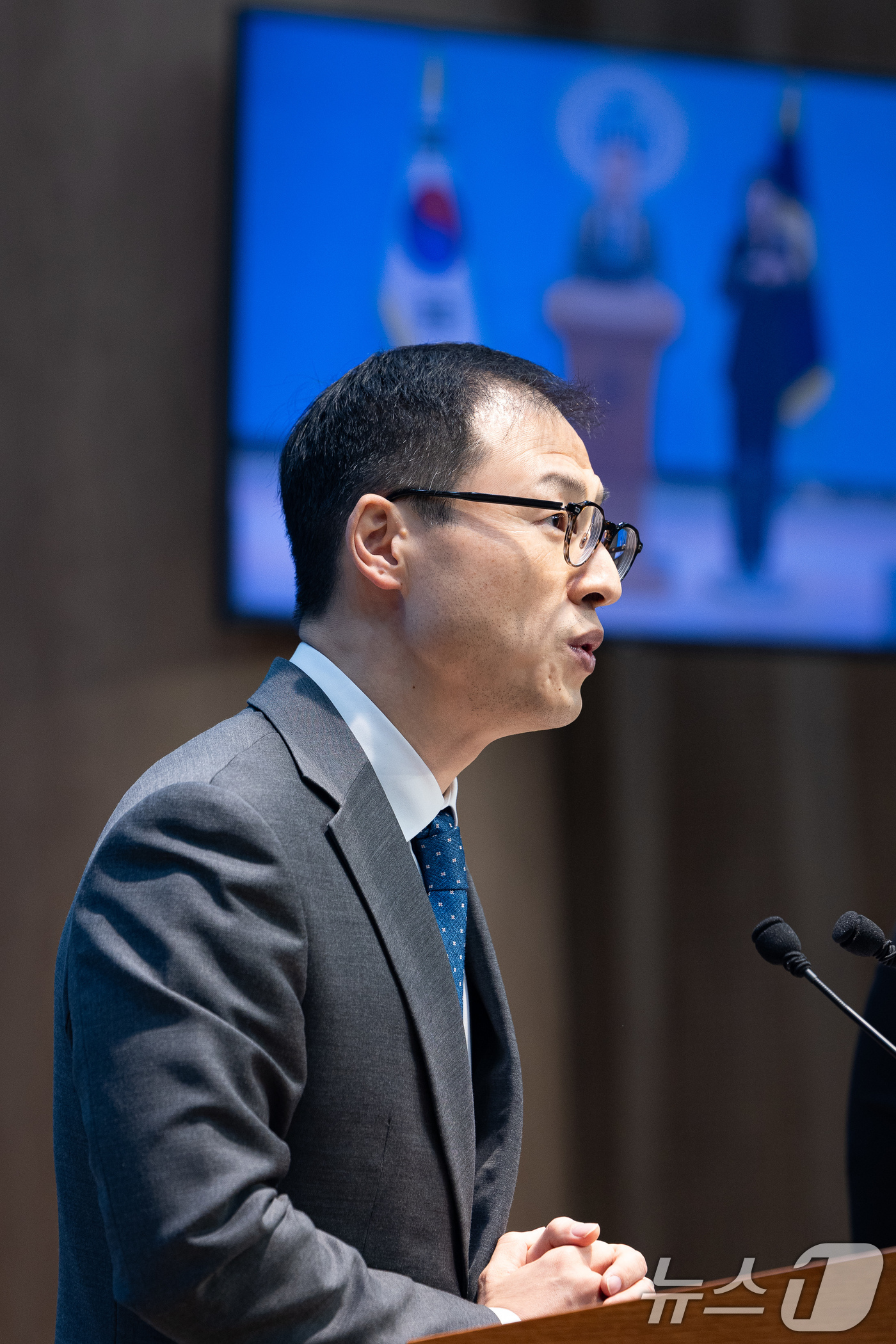 (서울=뉴스1) 유승관 기자 = 김상욱 더불어민주당 의원이 25일 서울 여의도 국회 소통관에서 울산시장 출마 선언 기자회견을 하고 있다. 2026.2.25/뉴스1