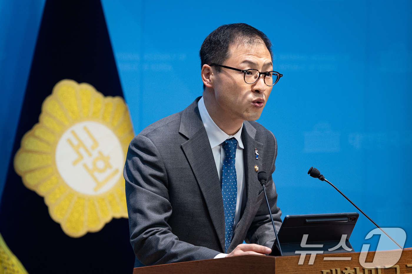 (서울=뉴스1) 유승관 기자 = 김상욱 더불어민주당 의원이 25일 서울 여의도 국회 소통관에서 울산시장 출마 선언 기자회견을 하고 있다. 2026.2.25/뉴스1