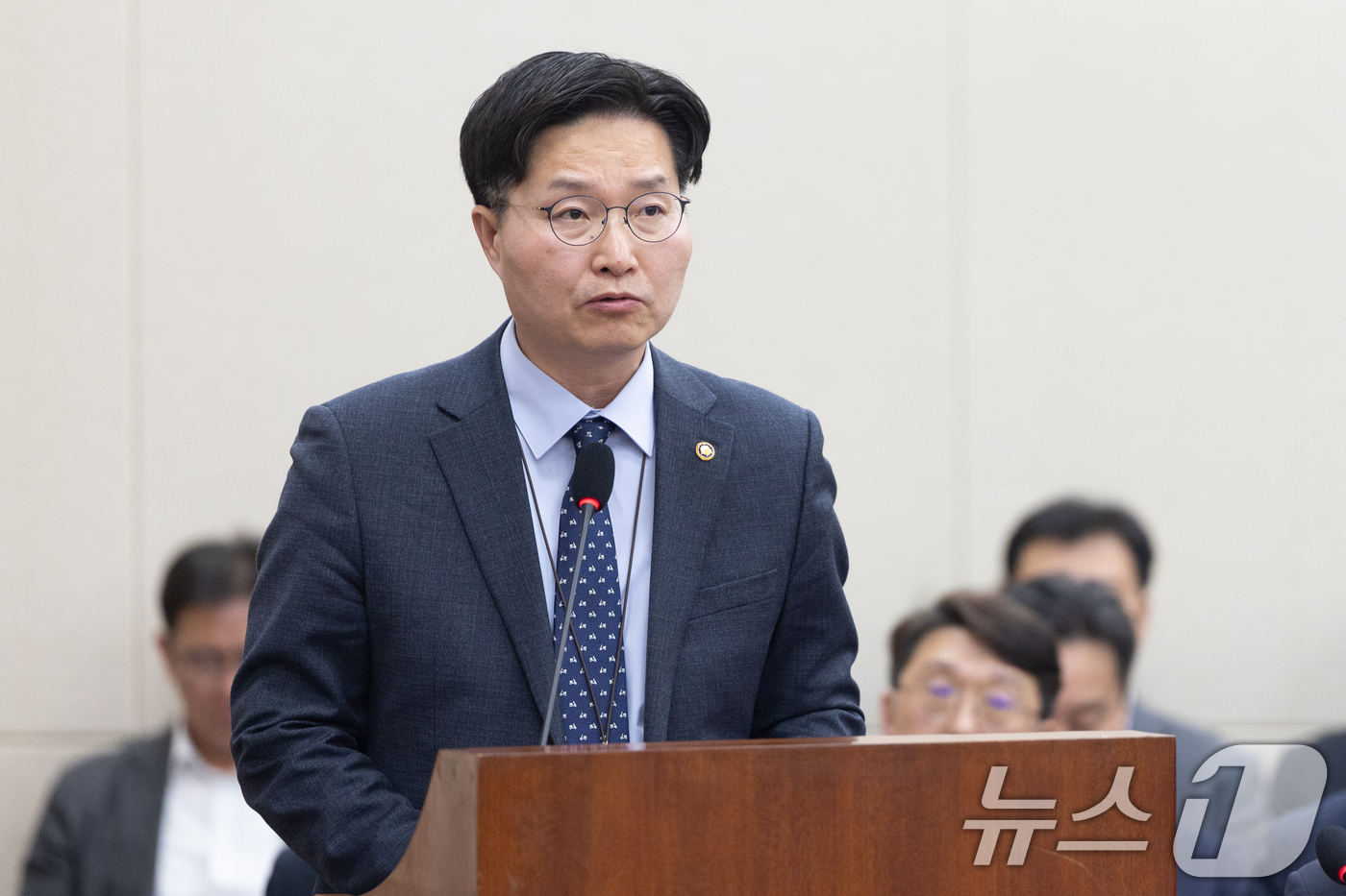 (서울=뉴스1) 이승배 기자 = 구혁채 과학기술정보통신부 제1차관이 25일 서울 여의도 국회에서 열린 제432회국회(임시회) 과학기술정보방송통신위원회 제3차 전체회의에서 법안 제안 …