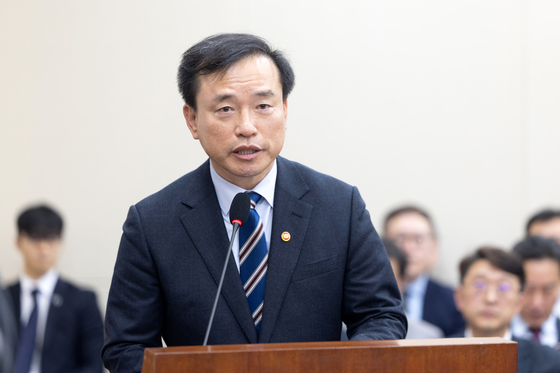 감사 인사말하는 김종철 방송미디어통신위원장