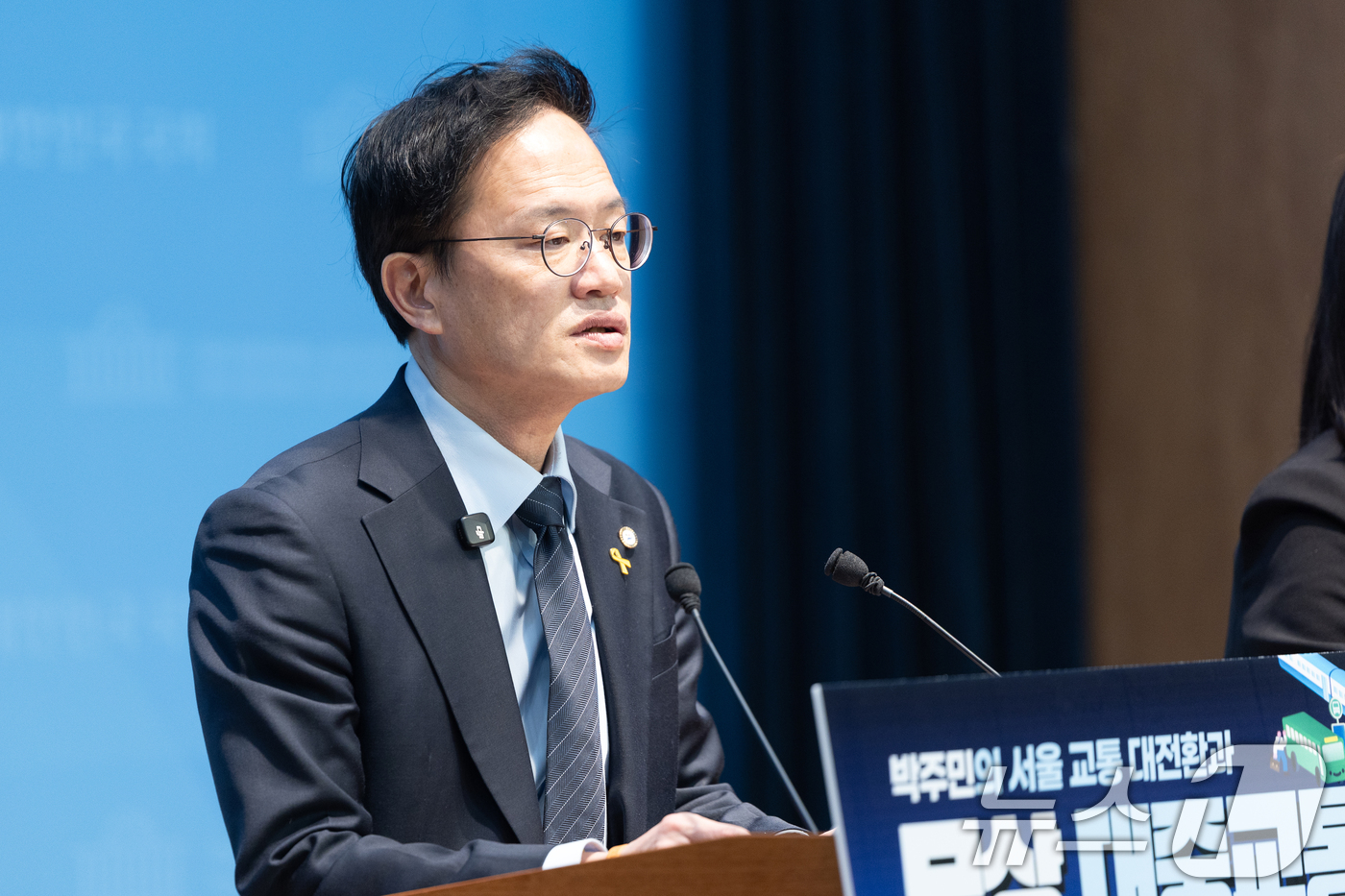 (서울=뉴스1) 이승배 기자 = 박주민 더불어민주당 서울시장 예비후보자가 25일 서울 여의도 국회 소통관에서 교통 관련 공약 발표 기자회견을 하고 있다. 2026.2.25/뉴스1