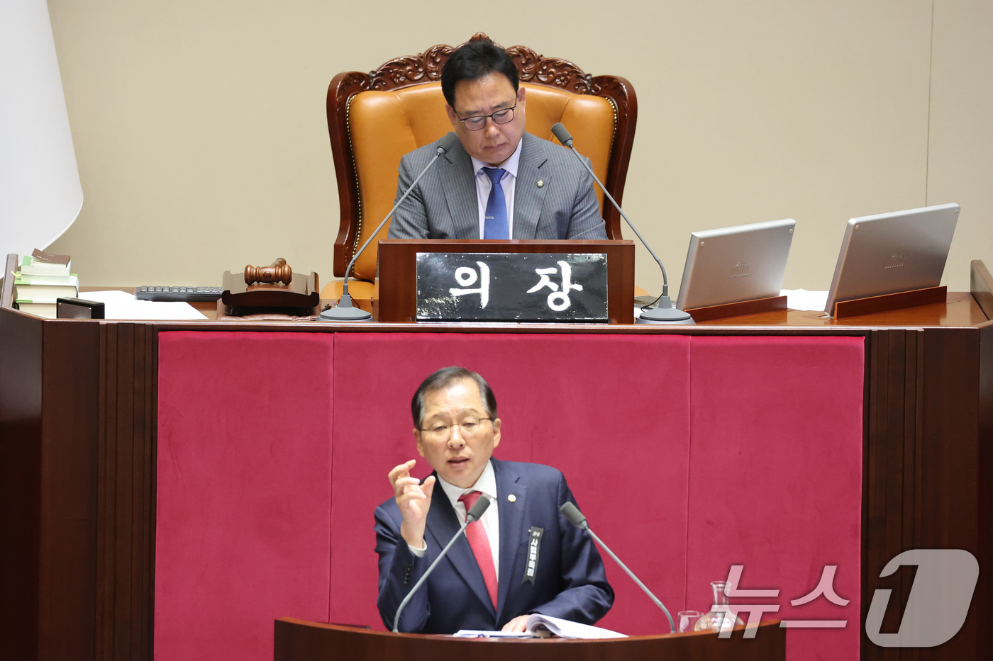 (서울=뉴스1) 신웅수 기자 = 어기구 농림축산식품해양수산위원장이 25일 서울 여의도 국회에서 열린 제432회국회(임시회) 제8차 본회의에서 조승환 국민의힘 의원의 상법 일부개정법 …