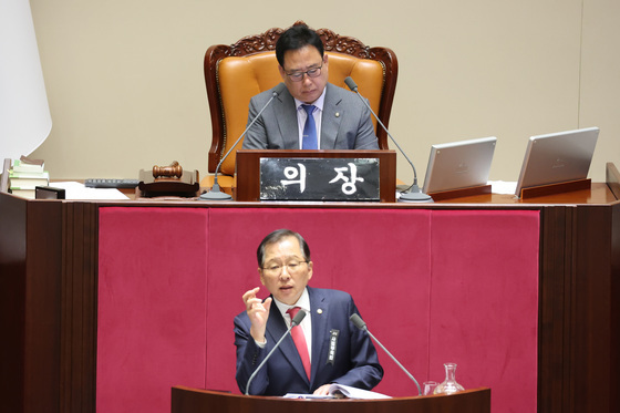 국회의장석 지키는 어기구 위원장