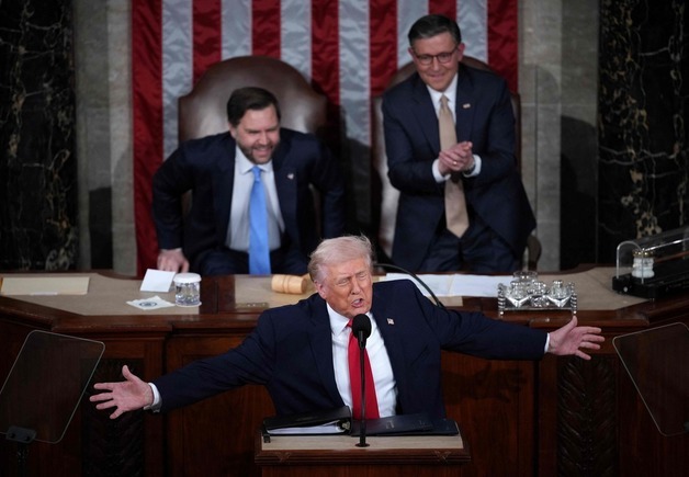 트럼프 국정연설, 11월 중간선거 예고편…美언론 "남탓·생색 일색"