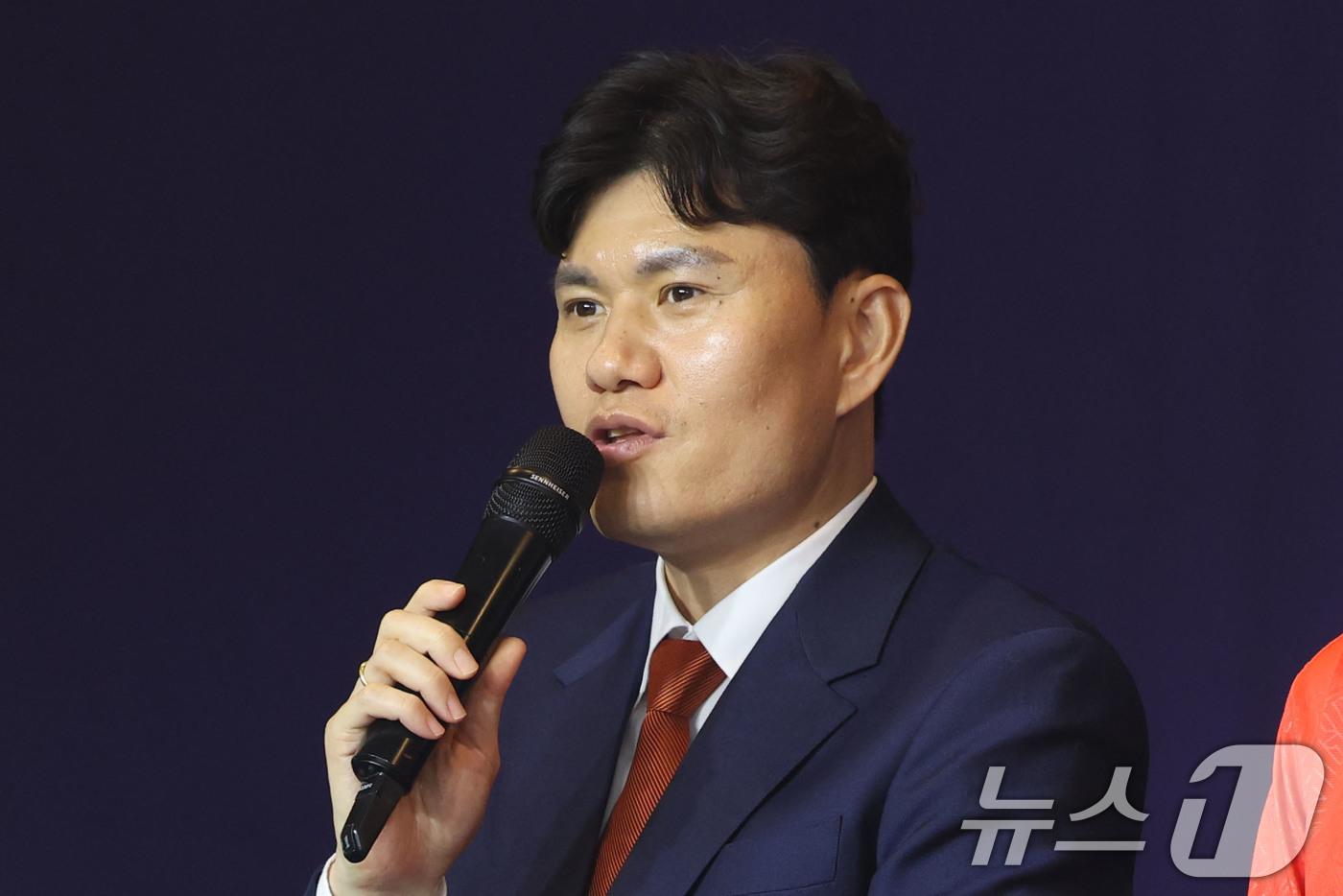 (서울=뉴스1) 이광호 기자 = 정경호 강원FC 감독이 25일 오전 서울 서대문구 스위스그랜드호텔에서 열린 하나은행 K리그1 2026 개막 미디어데이에서 시즌 각오를 밝히고 있다. …