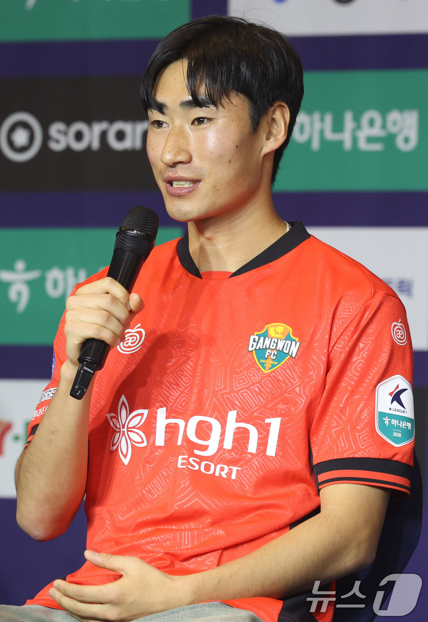 (서울=뉴스1) 이광호 기자 = 강원FC 서민우가 25일 오전 서울 서대문구 스위스그랜드호텔에서 열린 하나은행 K리그1 2026 개막 미디어데이에서 시즌 각오를 밝히고 있다. 20 …