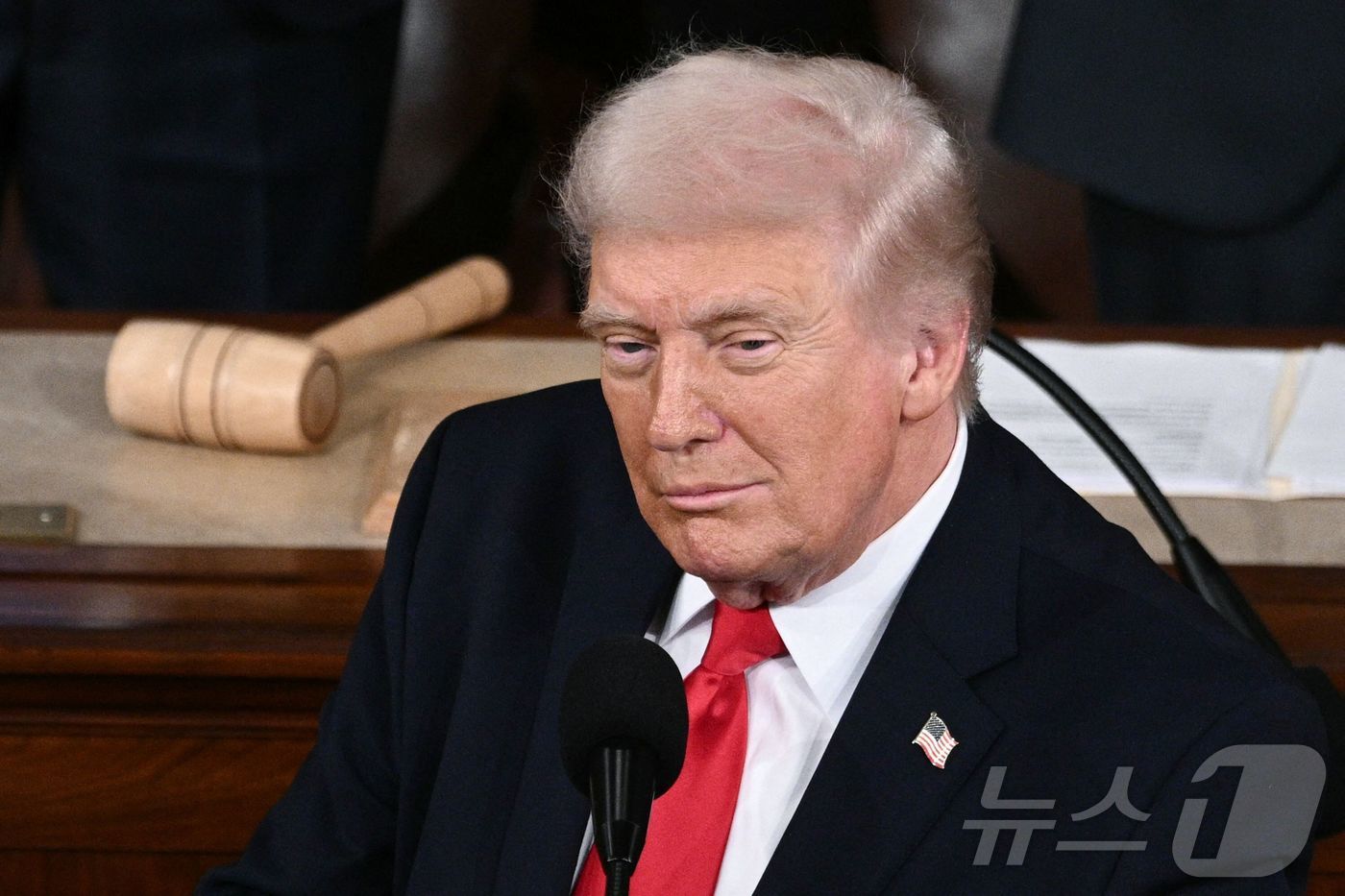 (워싱턴DC AFP=뉴스1) 이정환 기자 = 도널드 트럼프 미국 대통령이 24일(현지시간) 워싱턴 DC 미국 국회의사당 하원 회의장에서 2기 첫 국정연설을 하고 있다. 2026.0 …